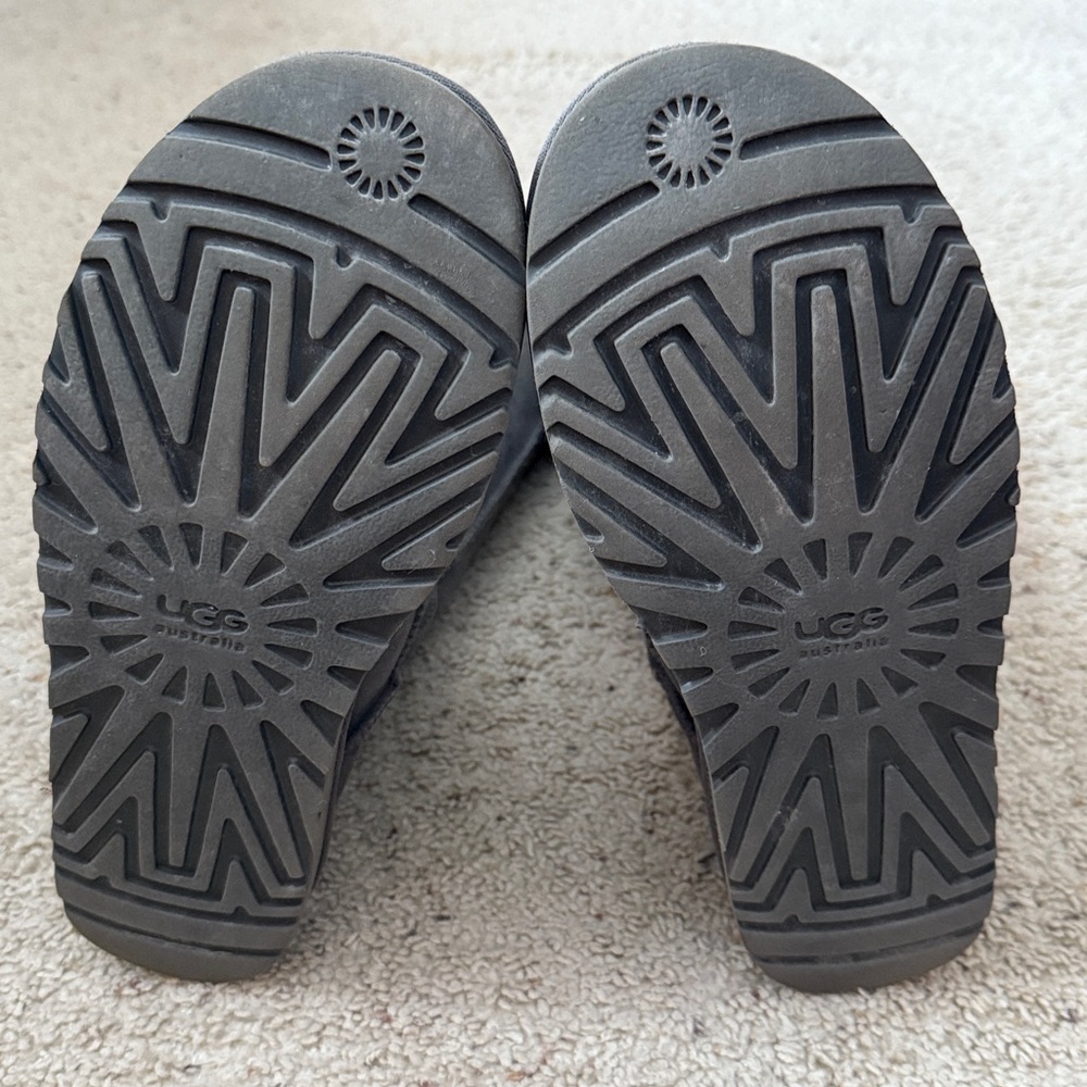 UGG Gray Tall Bailey Button. Size 10. - Picture 3 of 6